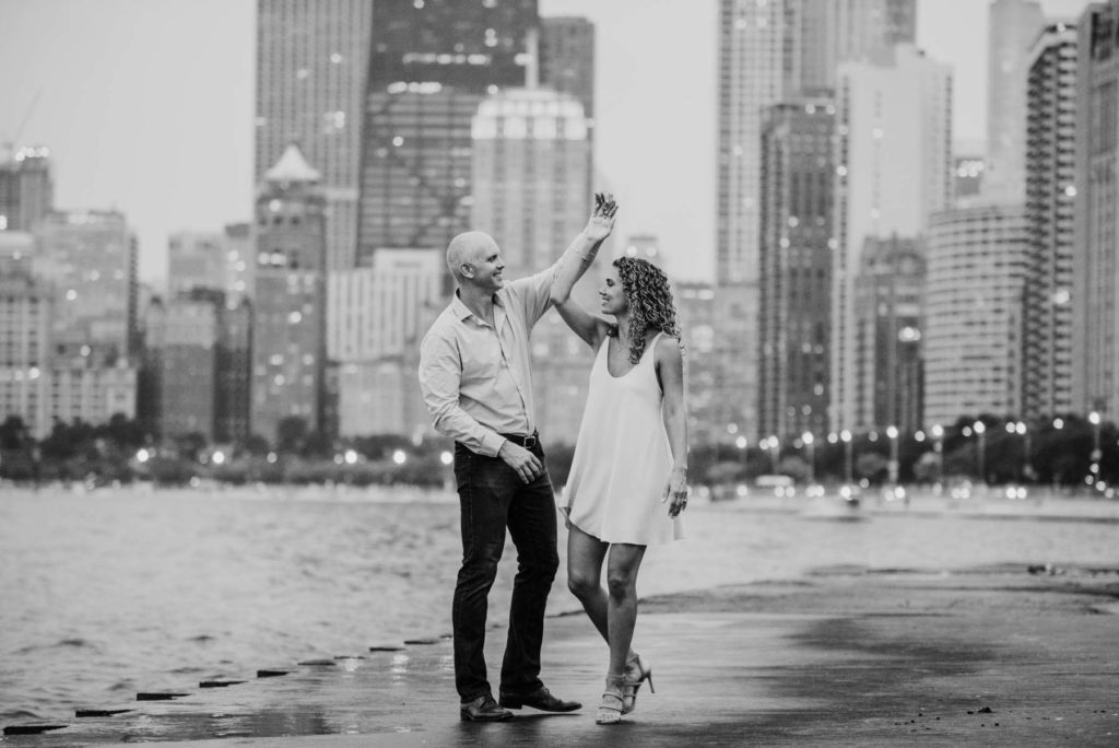 chicago skyline engagement, chicago engagement photographer, lincoln park engagement, chicago loop engagement, chicago engagement photographer, candid chicago photographer