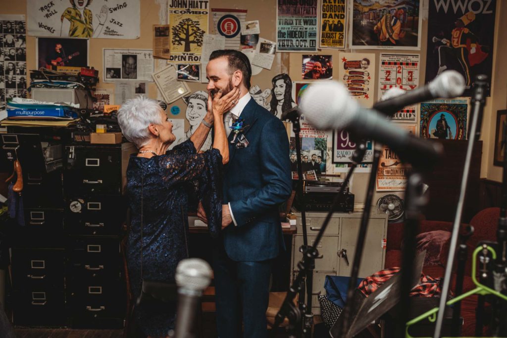 vintage chicago wedding, chicago wedding photography, unique chicago wedding photo, unique chicago wedding photographer, unique chicago wedding photography, magic hour foundation, chicago dive bar wedding, vintage bride, junebug weddings