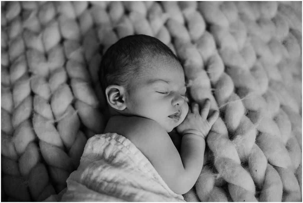 Chicago lifestyle newborn photography, chicago newborn photography, chicago newborn photographer