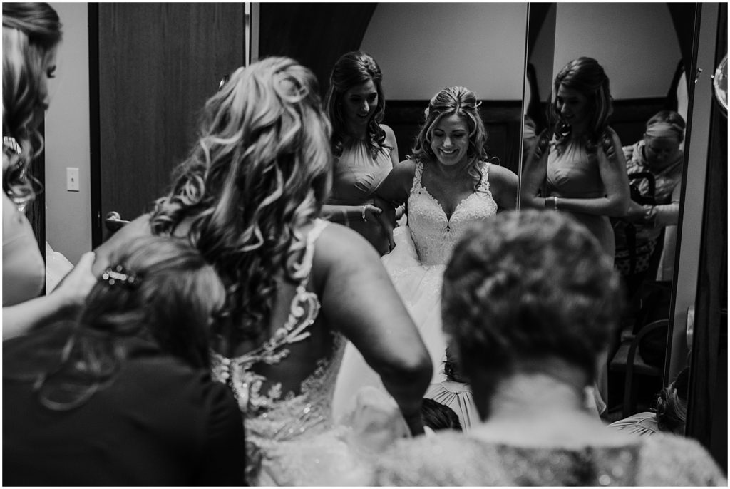 black and white bride getting ready, chicago wedding photography, chicago wedding photographer, vernon hills wedding
