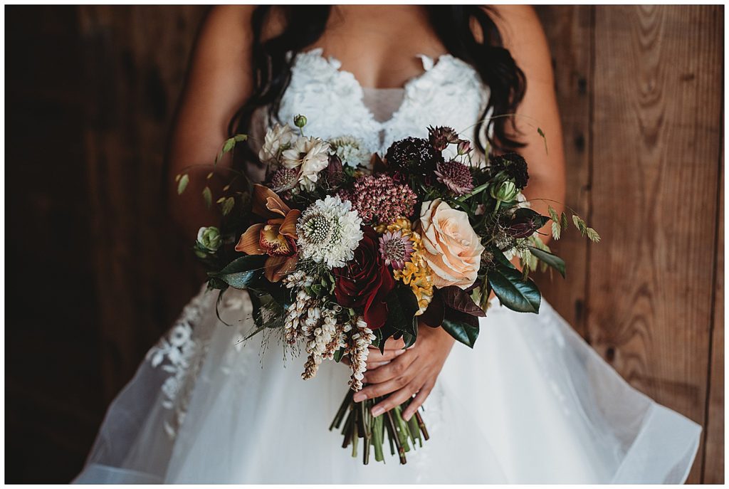 lincoln farmstead huntley wedding, huntley barn wedding, chicago barn wedding venue, lisa kay creative photography