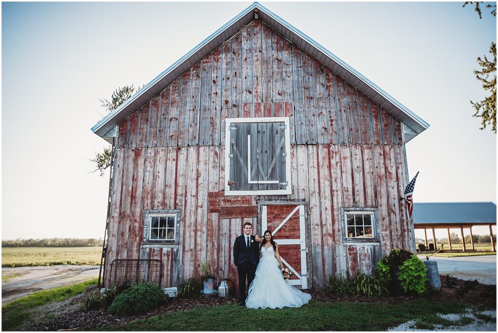 lincoln farmstead huntley wedding, huntley barn wedding, chicago barn wedding venue, lisa kay creative photography